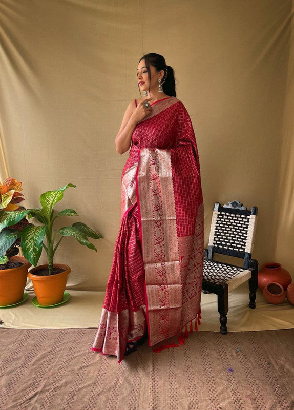 Khicha Checks Woven Silk Saree with Kanchipuram Border image 9