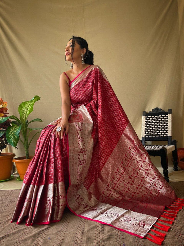 Khicha Checks Woven Silk Saree with Kanchipuram Border image 10