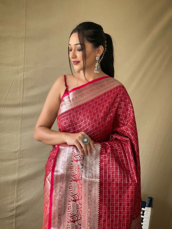 Khicha Checks Woven Silk Saree with Kanchipuram Border image 11